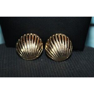 Vintage Vendome Gold Tone Clip-on Earrings